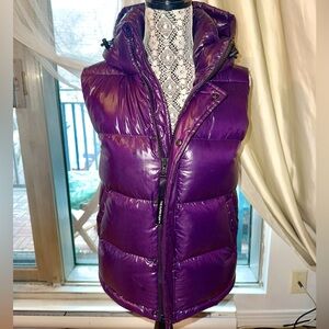 Aritzia SUPER PUFF TNA purple gloss down vest XS